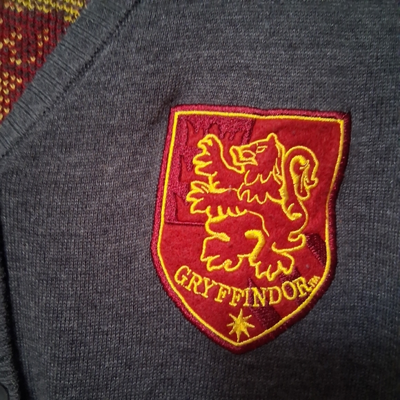 Harry Potter Gray Gryffindor Crest Cardigan Sweater Hogwarts Size L - Picture 4 of 12